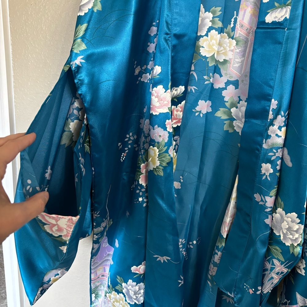 Traditional Satin-Feel Kimono, One Size - Picture 4 of 6